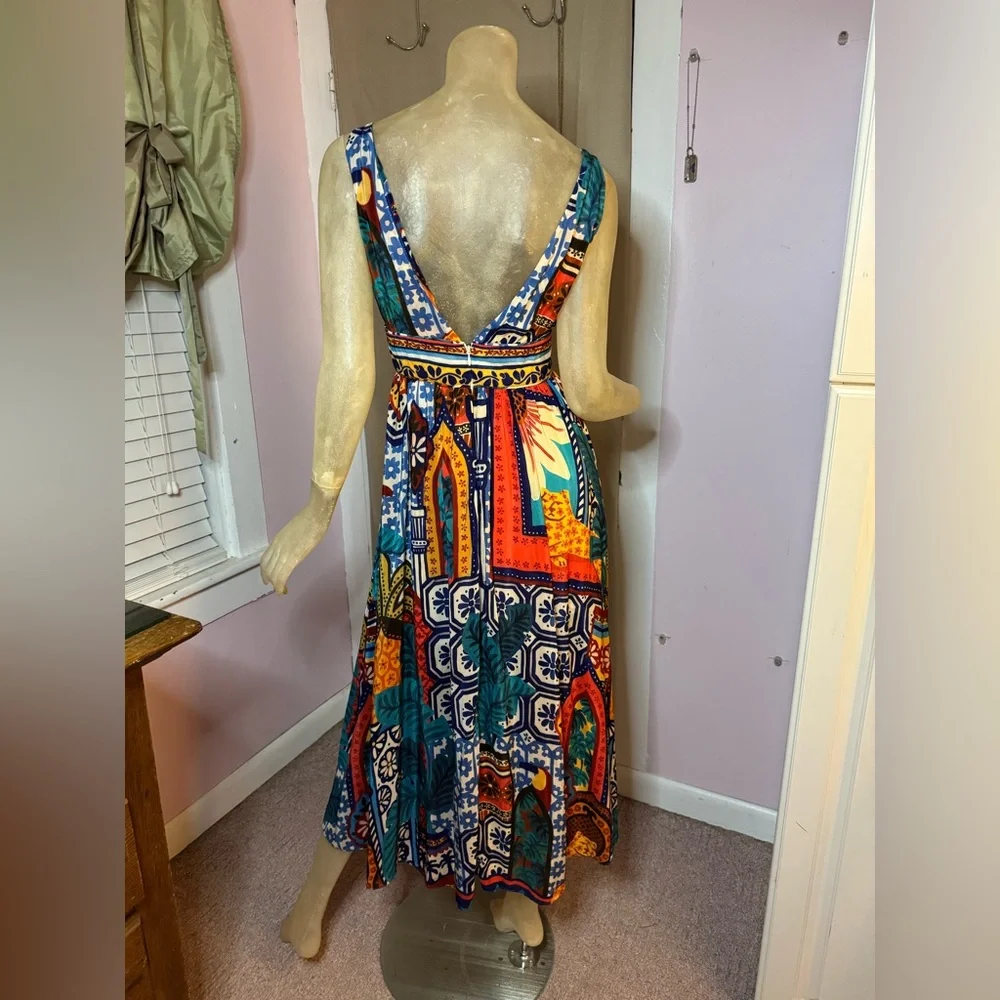 FARM RIO Tiles Flowy Print V-neck Dress - Picture 5 of 9